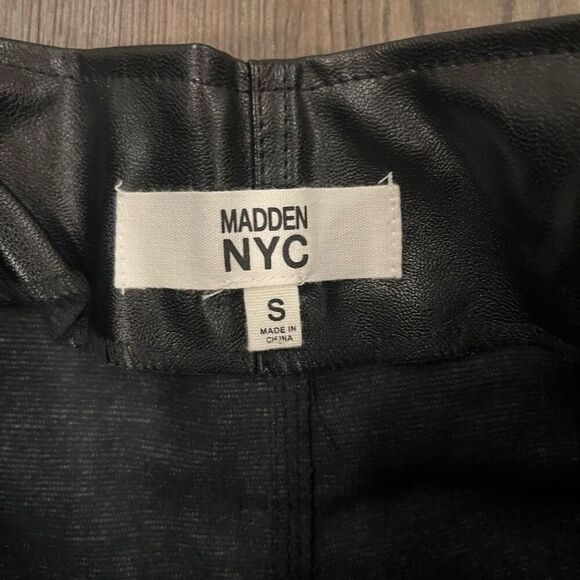 Madden NYC Mini Shorts Women's Small Black Faux Leather Belted - Picture 4 of 7